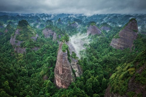 Zehntausend Buddhas Mountain in Tongdao