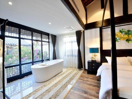 Lijiang Poyin Bay Luxury Inn